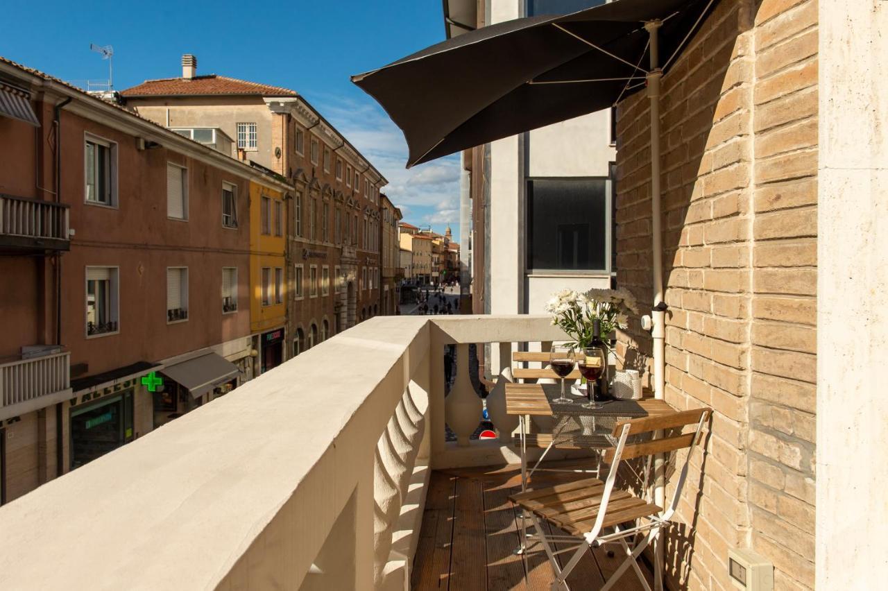 Smart & Urban Suites - Corso51 Римини Экстерьер фото