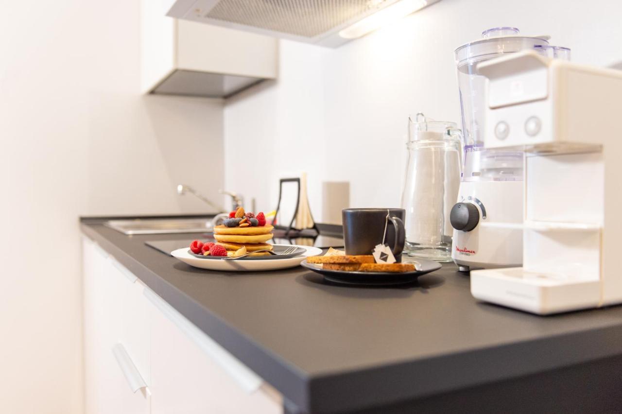 Smart & Urban Suites - Corso51 Римини Экстерьер фото