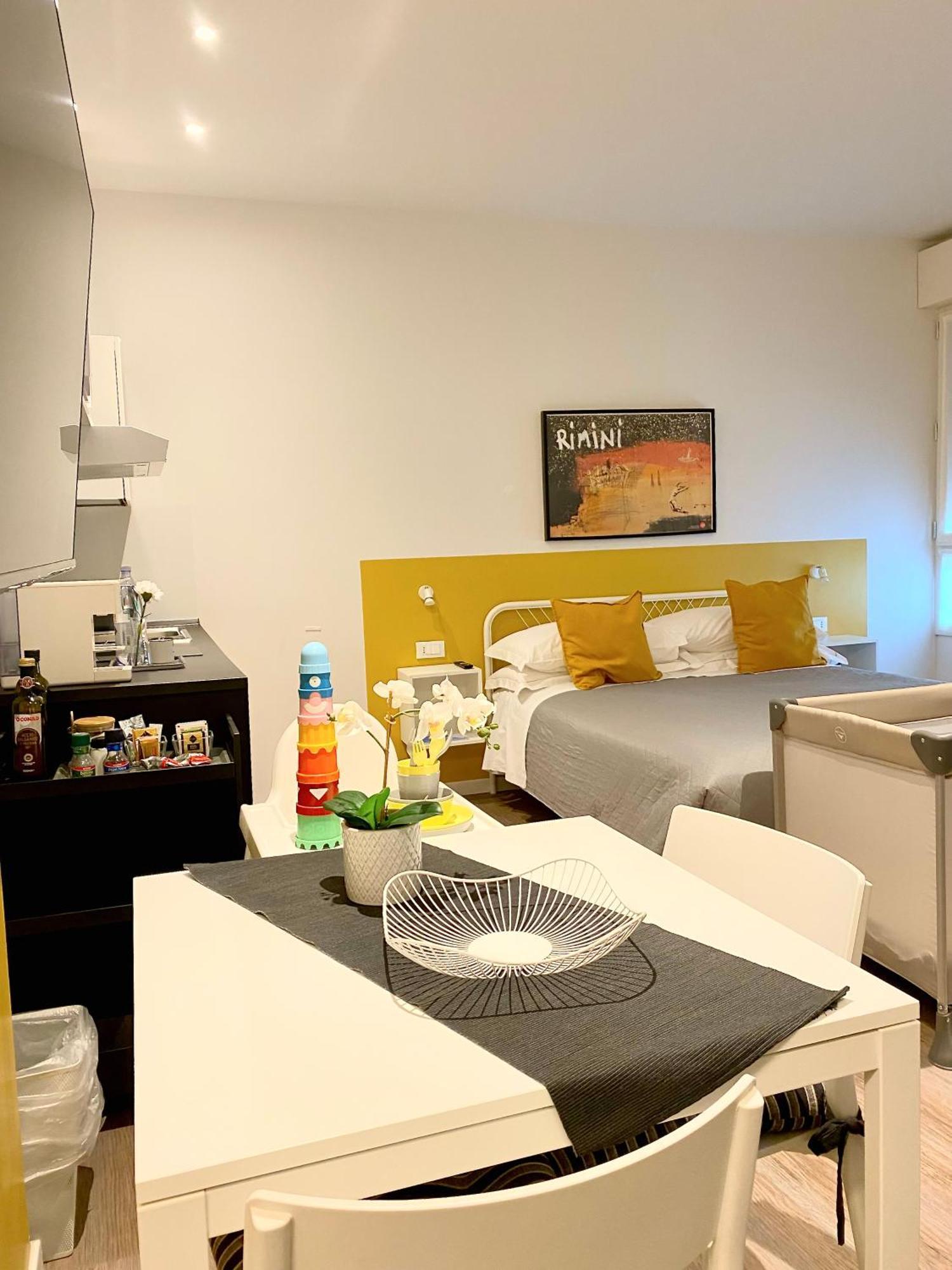 Smart & Urban Suites - Corso51 Римини Экстерьер фото